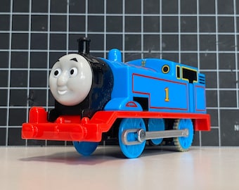 Thomas and Friends Trackmaster 2 Motorized Thomas