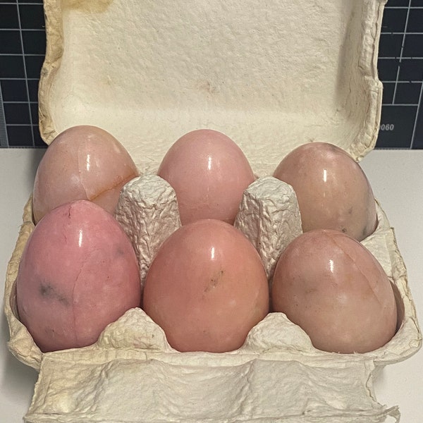 Lot de 6 œufs en albâtre rosé faits main avec différentes nuances de couleurs