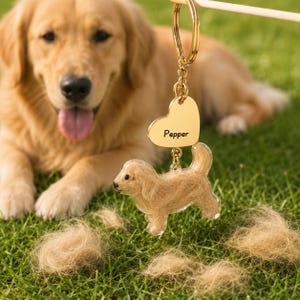 Peut inclure: Un porte-clés en métal doré composé d'une breloque en forme de cœur gravée du nom Pepper et d'un pendentif en acrylique transparent contenant une figurine de chien miniature en matériau texturé semblable à de la fourrure dorée.