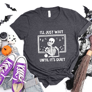 J&#39;attendrai que ce soit calme T-shirt, chemise squelette de professeur d&#39;Halloween, chemise de professeur drôle, t-shirt de professeur squelette, cadeau d&#39;Halloween pour professeur