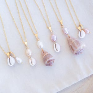 Halsband med kaurisnäcka och rosépärla, handplockat europeiskt kaurisnäcka från Portugal, 18k rostfritt stål, smycken för strandbröllop