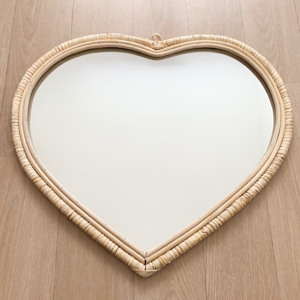 miroir rotin en forme de coeur