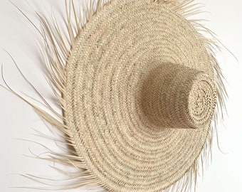Large straw hat with fringes