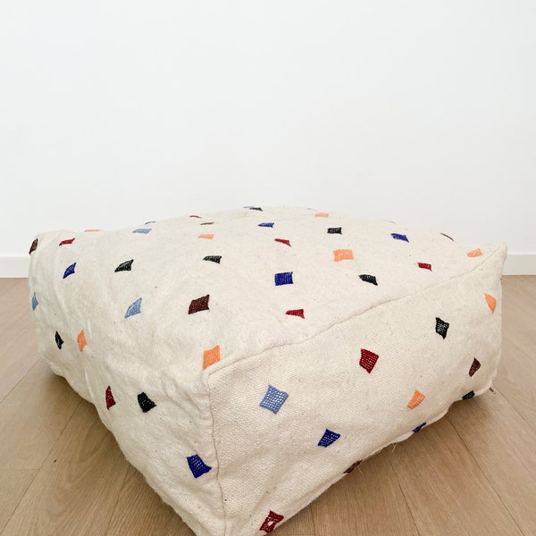 pouf berbere en laine colore