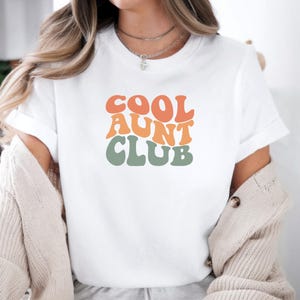Bügelbild „Cool Aunt Club“ – Retro-Schriftzug in Vintage-Farben – Iron-on-Transferfolie für T-Shirts, Kleidung & DIY-Projekte