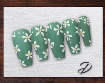 Daisy Press On Nails: Whimsical Green Spring/Summer Fake Nails