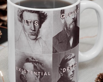 Kierkegaard, Dostoevsky, Nietzsche & Sartre It's Giving Existential Dread Mug, 11 oz. | Philosophie Geschenk, lustige Tasse für Studenten, Absolventen