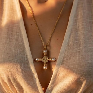 Grovt guldkorshalsband Trohalsband Kristna smycken Ädelstenskorshänge Religiös gåva Förgyllt halsband Statementsmycken