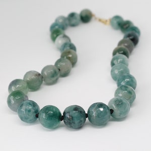 Malaysia &#39;Jade&#39; Quartz Hand Knotted Gemstone Necklace