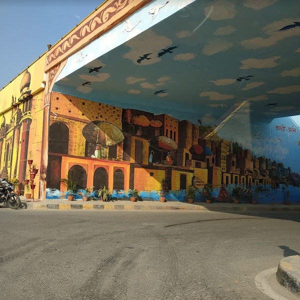 Varanasi Banaras India Brug Schilder Kwas Plafond Muur Wegdek Rijksweg Auto Fiets Lopen Mensen Cultureel Spirutueel Vegetarisme Levenswijze