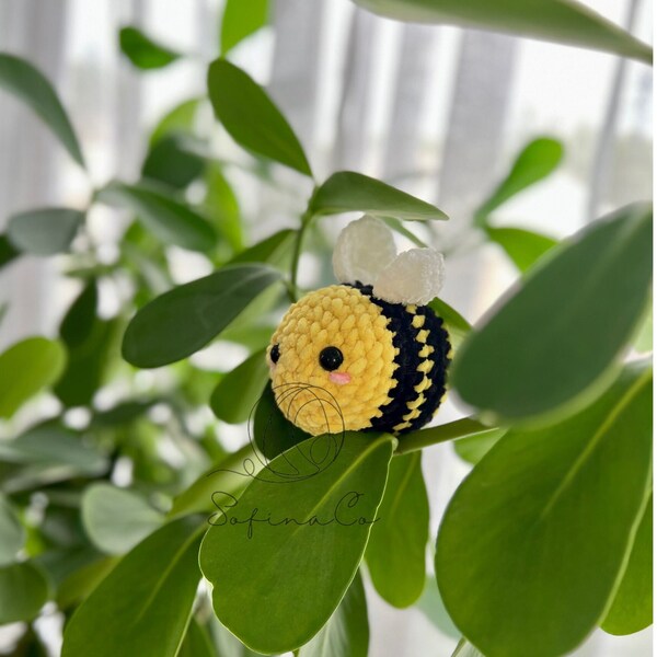 Bumble Bee Plushie Amigurumi toy (M): chunky yarn, kid's gift, cute handmade bee toy, baby toy, stress ball, desk buddy, home decor, US made