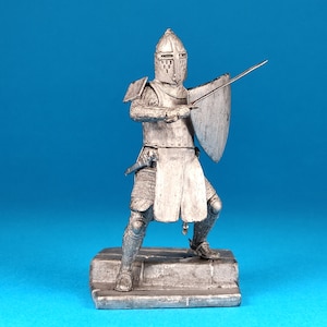 Tin miniature, figurine of Crusader knight on the walls of Jerusalem, 1099. Metal Figure a Knight Crusader. Scale 1:32, tin 54mm.