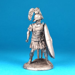 Tin miniature, figurine of Centurio Legio VIII, 52b.C. Metal Figure of а Centurio. Scale 1:32, tin 54mm.