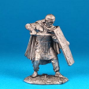 Tin miniature, figurine of Roman Legionary, II Legion of Augustus, 1st century AD. Metal Figure. Scale 1:32, tin 54mm.