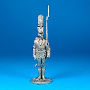 Tin miniature, figurine of Grenadier of the Smolensk Musketeer Regiment, Russia 1805-1807. Metal figurine in Scale 1:32, tin 54mm.