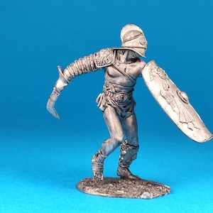 Zinnminiatur, Figur des römischen Gladiators Secutor. Metall Figur eines römischen Gladiators Secutor. Maßstab 1:32, Zinn 54 mm.