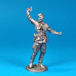 Tin miniature 54mm, figurine of Battalion commander, captain of the Red Army infantry, 1941. Metal Figure Battalion commander. Scale 1:32,
