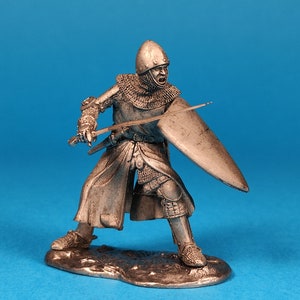 Tin miniature, figurine of European knight, XIII century. Metal Figure a European knight, XIII century.  Scale 1:32 tin 54mm.