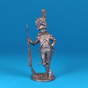 Zinnminiatur, Figur eines Grenadiere. Metallfigur eines Grenadiere. Zinn 54 mm. Maßstab1:32.