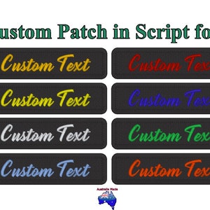Könnte beinhalten: Acht schwarze rechteckige Patches mit dem Text "Custom Text", der in verschiedenen Farben gestickt ist: Gelb, Rot, Gelb, Blau, Weiß, Grün, Hellblau und Orange.