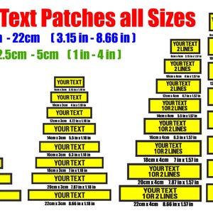 Puede incluir: Parches de texto personalizados en varios tamaños, con anchos de 8 cm a 22 cm y alturas de 2,5 cm a 5 cm. Cada parche es amarillo con un borde negro y el texto "YOUR TEXT" en negro. La imagen muestra diferentes opciones de tamaño.