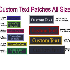 Könnte beinhalten: Ein Satz von zehn personalisierten Text-Patches in verschiedenen Größen und Farben. Die Patches sind rechteckig und zeigen den Text "Custom Text" in verschiedenen Schriftarten und Farben. Die Patches sind in Größen von 3,1 x 1 Zoll bis 8,7 x 2 Zoll erhältlich.