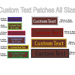 Könnte beinhalten: Individuelle Text-Patches in verschiedenen Größen und Farben. Die Patches sind rechteckig und zeigen den Text "Custom Text" in verschiedenen Schriftarten und Farben. Die Patches sind in Größen von 3,1 x 1 Zoll bis 8,7 x 2 Zoll erhältlich.