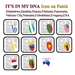 Pode incluir: Nove patches para passar a ferro com o texto "It's in my DNA" e um design de impressão digital com a bandeira de um país diferente em cada um. As bandeiras são Uruguai, Zâmbia, Vanuatu, EUA, Venezuela, Vietname, Iémen, Zimbabué e Zâmbia. O texto "Australia Made" está abaixo dos patches com um mapa da Austrália.
