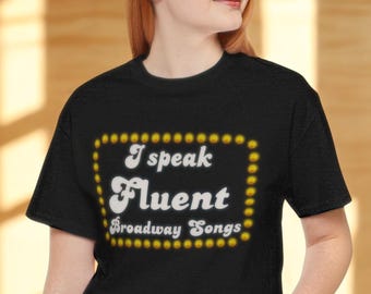 Hablo canciones de Broadway con fluidez. Camiseta de teatro divertida con letras retro para actores, directores y profesores. Regalo para estudiantes y aficionados al teatro.