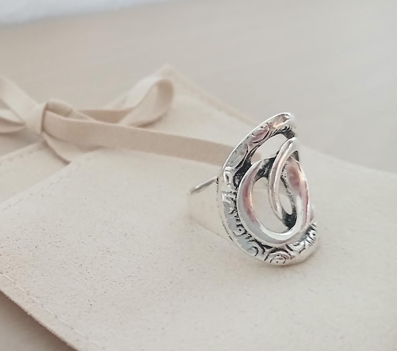 Silver Interlocking Loop Ring – Abstract Infinity… - image 1