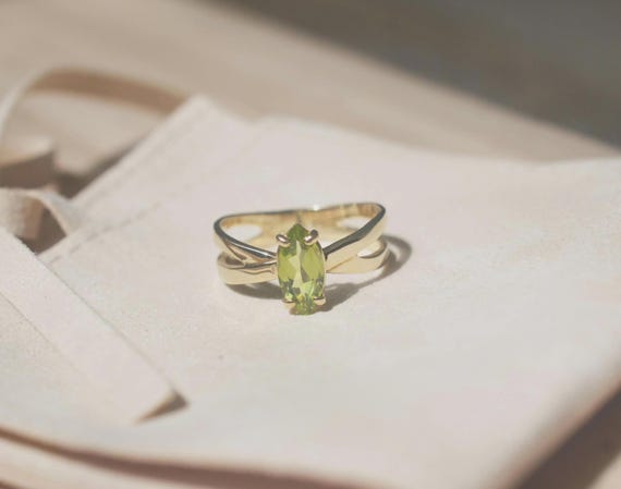 Peridot Ring with Twisted Crossover Design - image 1