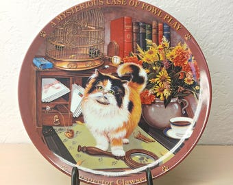 Plato de colección de gatos "Inspector Clawseau" – Plato decorativo de porcelana de 21 cm (8 1/4 pulgadas), Un misterioso caso de juego sucio