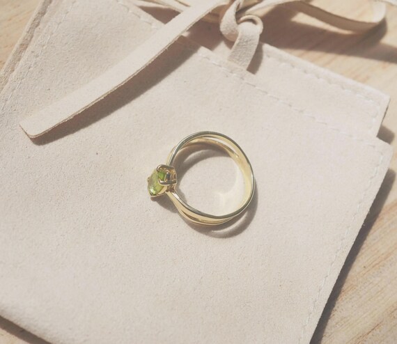 Peridot Ring with Twisted Crossover Design - image 3