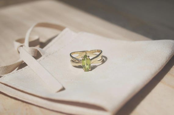Peridot Ring with Twisted Crossover Design - image 5