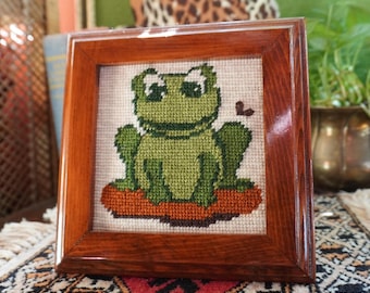 Vintage 70s Frog Crewel | 1970s Hippie Art | Frog Needlepoint
