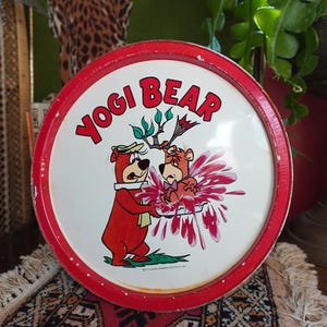 Vintage dienblad met yogibeer uit de jaren 70 | Barwagendecor jaren 70 | Vintage Hanna Barbera yogibeermerchandise | Cartoon dienblad uit de jaren 70 Jellystone Park
