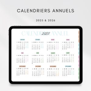 Op de afbeelding: Een digitale kalender voor 2025 en 2026 weergegeven op een tablet. De kalender is in het Frans, met de dagen van elke maand in een raster gerangschikt. De tekst "CALENDRIERS ANNUELS" en "CALENDRIER ANNUEL" wordt weergegeven.