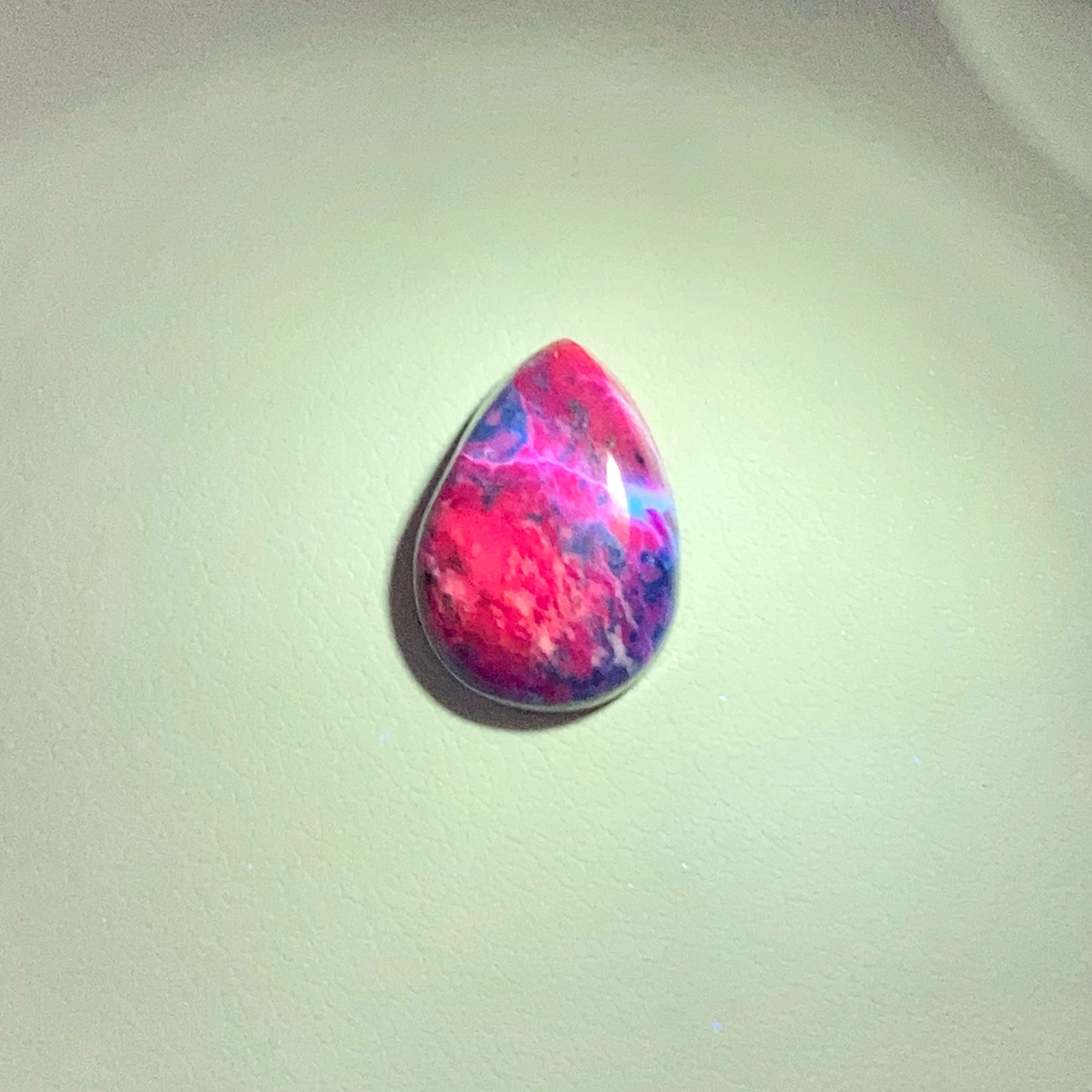 Sugilite Africaine Naturelle 9.1 Ct – Cabochon Poire – Pierre Fine Lapidaire 0027P
