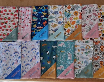 Serviette de table, avec ou sans nom. Fait main. 43 modèles de tissu.