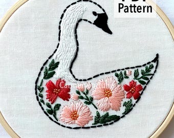 Patrón de bordado a mano con cisne floral: Arte romántico con bastidor para principiantes (Descargar PDF)