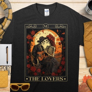 Valentijnsdag Shirt, The Lovers Tarot Card Skeleton Valentine Gothic Halloween Shirt, Fall Shirt, Gitaar Shirt, Goth Valentijn shirt