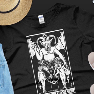 魔術ウィッカカードシャツ | 魔女ゴシックシャツ | 怖いハロウィンギフトTシャツ | サタンタロットカートTシャツ | サタンザデビルシャツ