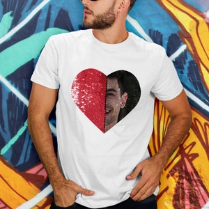 Camisa de lentejuelas personalizada con fotos Camisa unisex de lentejuelas personalizada en forma de corazón Camisas de lentejuelas con lentejuelas personalizadas Regalos para pareja imagen 3