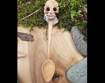 Spoon in fruit tree wood, hand carved and pyrograved / Wooden spoon, handcarved and pyrogravure