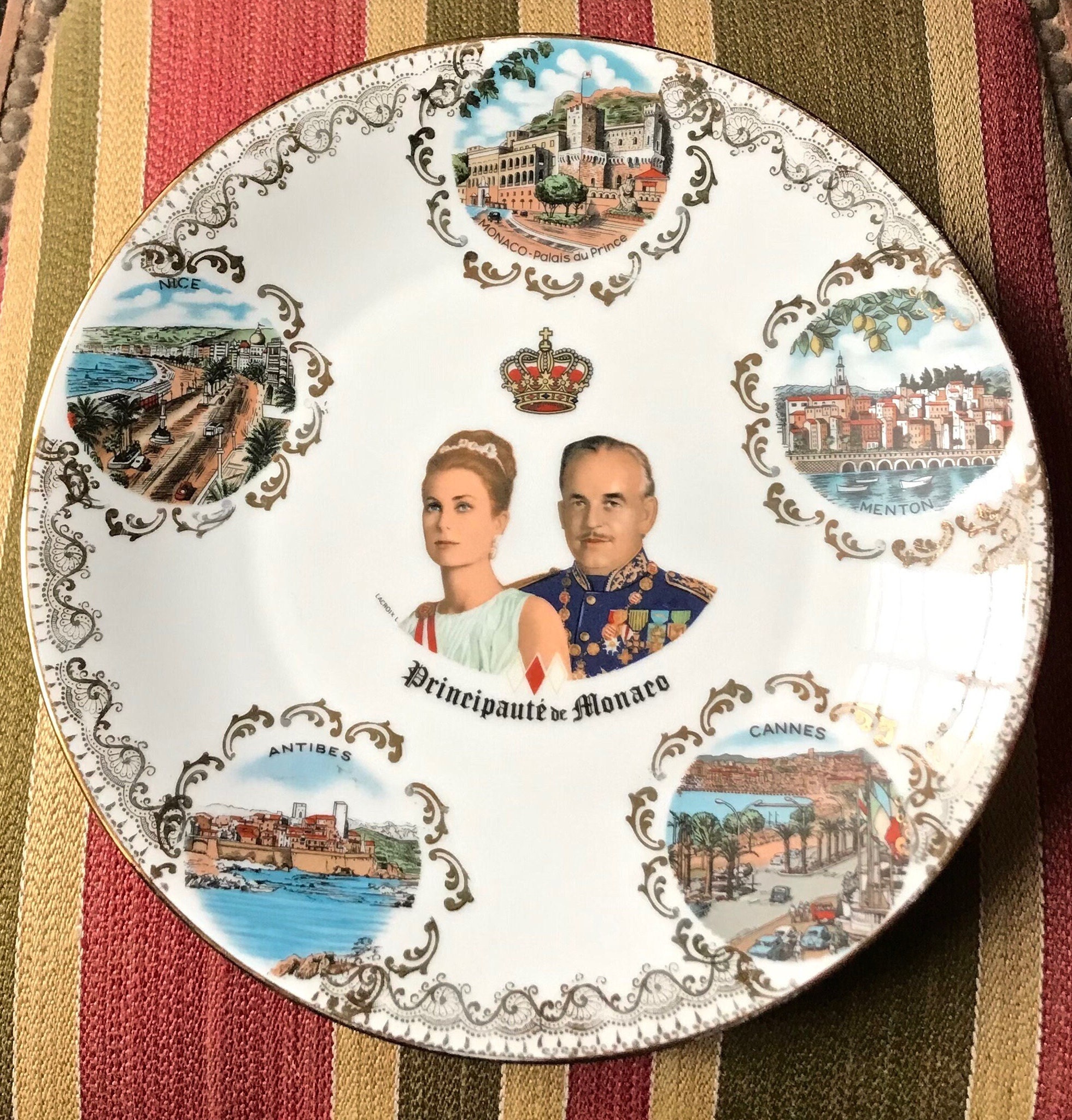 Lot De 5 Tasses à Café Et Soucoupes En Porcelaine Dure, Prince Rainier Et Princesse Grace De Monaco, Sofafils