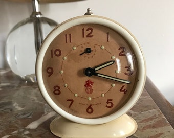 Une belle horloge / réveil français des années 50 par la Société méridionale d'industrie ( SML ) de Marseille. Entièrement fonctionnel ! Tellement vintage !