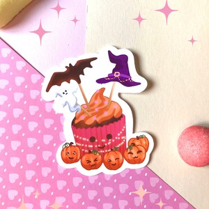 Sticker vinyle cupcake d'halloween kawaii, Autocollant friandises sucrées, sticker muffin citrouille, dessert patisserie halloween