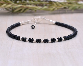 Chunky Schwarz Spinell Armband, Facettierte Perlen, Schwarz Spinell Schmuck, Sterling Silber, Minimalist, Schichtung Armband