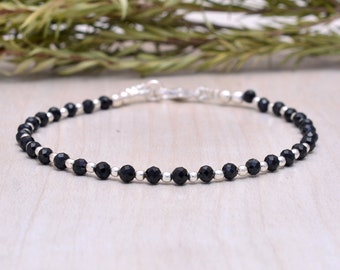 Schwarzer Spinell Armband, runde facettierte Perlen, schwarzer Spinell Schmuck, Sterling Silber, Minimalist, Armband