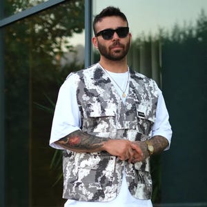 Vest for Men - Monochrome Camouflage Pattern Oversized Vest - Single Button -  Sleeveless Jacket - Streetwear Gilet - Summer-Fall Fashion